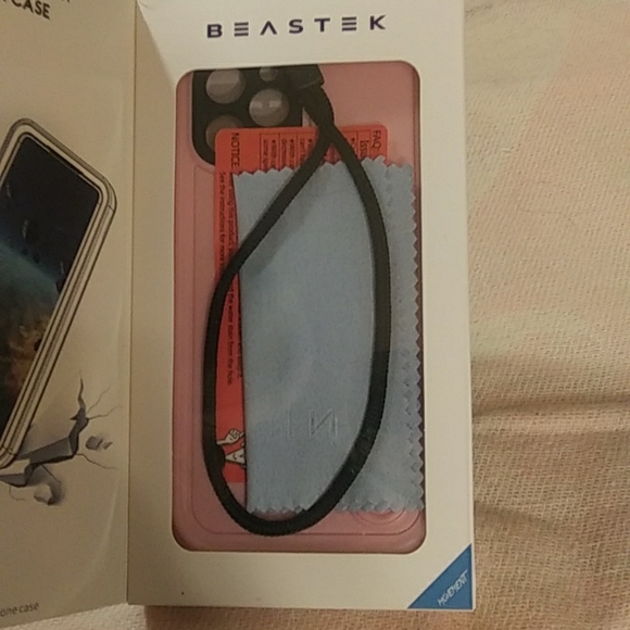 Phone case - Picture 3 of 5